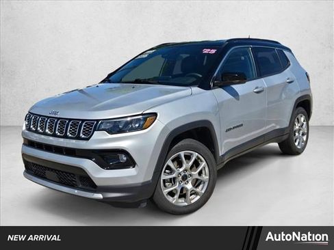 Used 2025 Jeep Compass Limited image 1