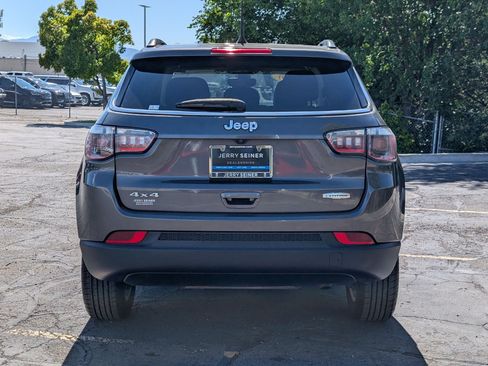 Used 2020 Jeep Compass Latitude w/ Popular Equipment Group AWD/4WD image 4