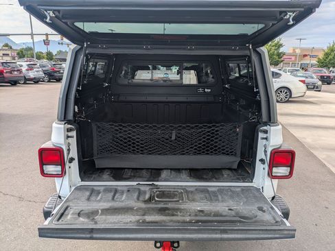 Used 2023 Jeep Gladiator Rubicon w/ Trailer Tow Package AWD/4WD image 32