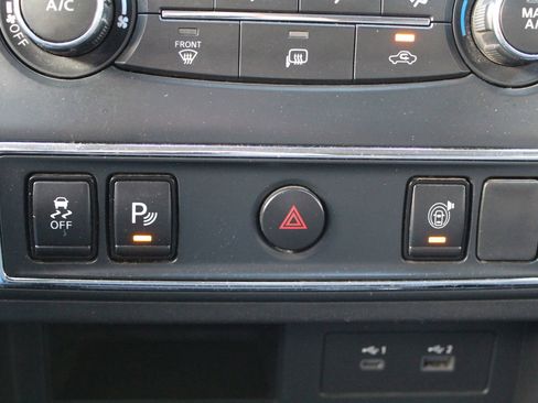 Used 2023 Nissan Titan SV RWD image 22
