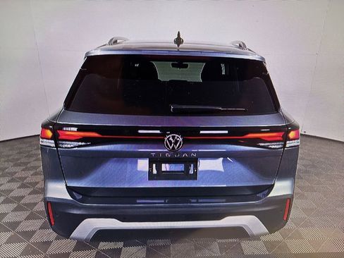 Used 2025 Volkswagen Tiguan S FWD image 4