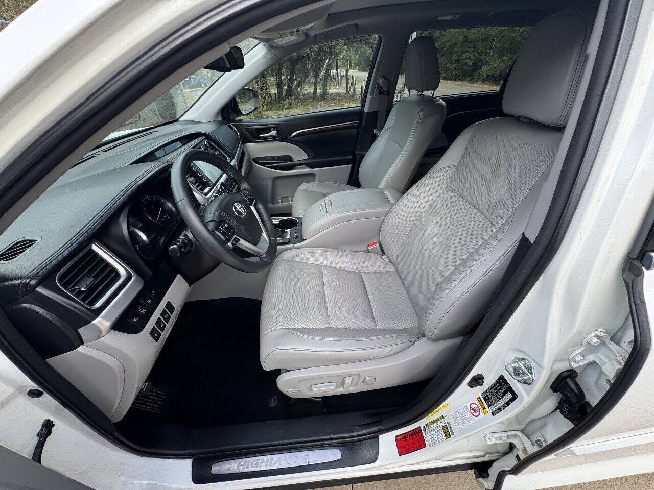 Used 2016 Toyota Highlander Limited Platinum AWD/4WD image 34