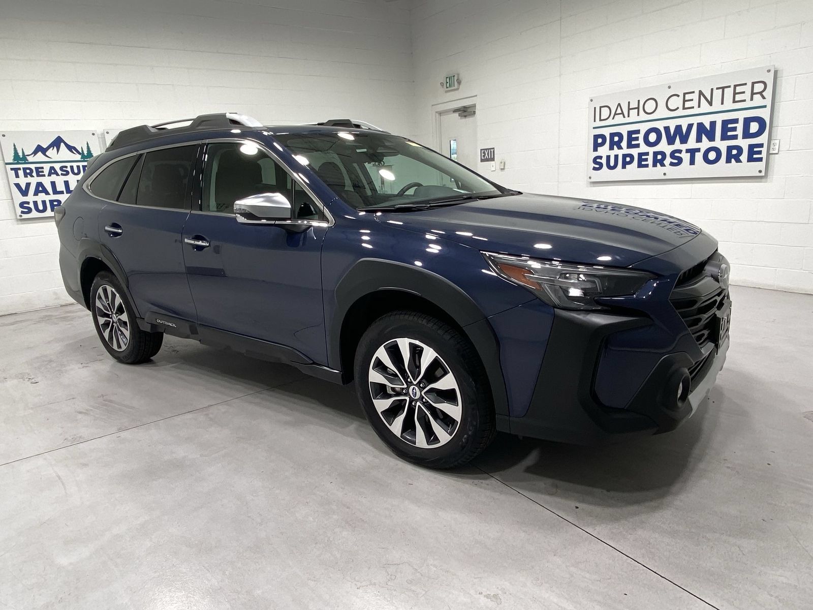 Used 2023 Subaru Outback Touring AWD/4WD image 2