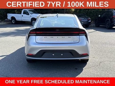 Used 2025 Toyota Prius LE FWD image 3