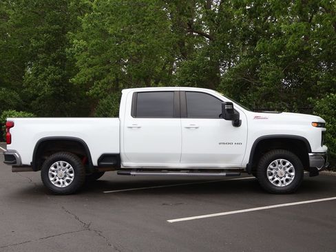 Used 2024 Chevrolet Silverado 2500 LT AWD/4WD image 12