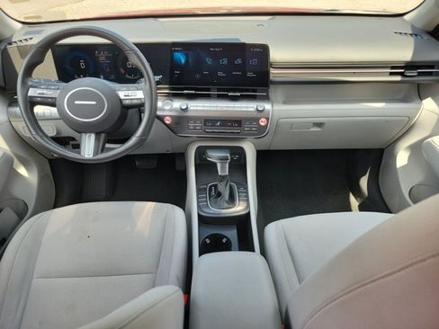 Used 2025 Hyundai Kona SEL FWD image 11