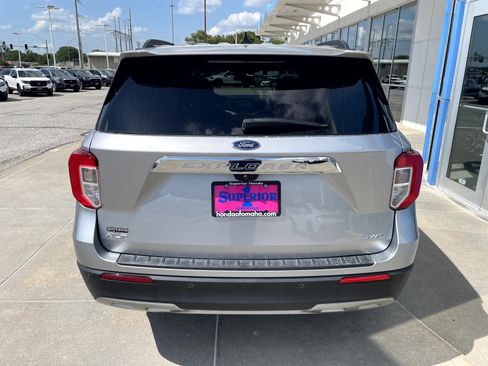 Used 2021 Ford Explorer XLT w/ Equipment Group 202A AWD/4WD image 3