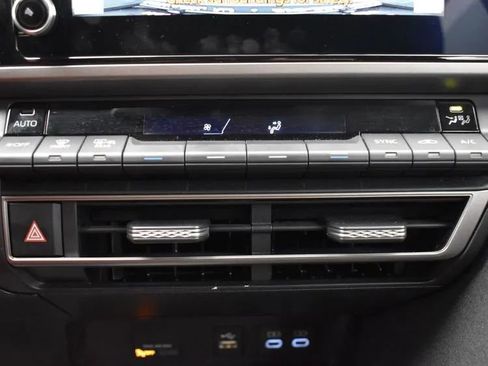 Used 2025 Toyota Camry LE image 32