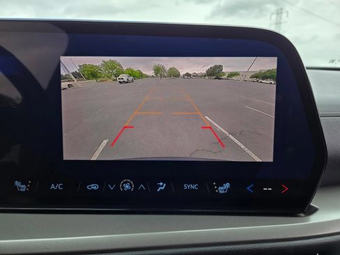Used 2025 Chevrolet Traverse LT FWD image 20