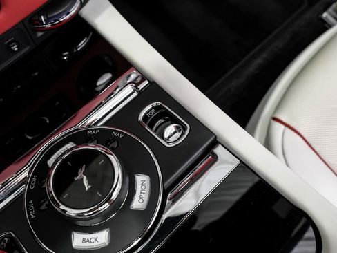 Used 2018 Rolls-Royce Dawn RWD image 31