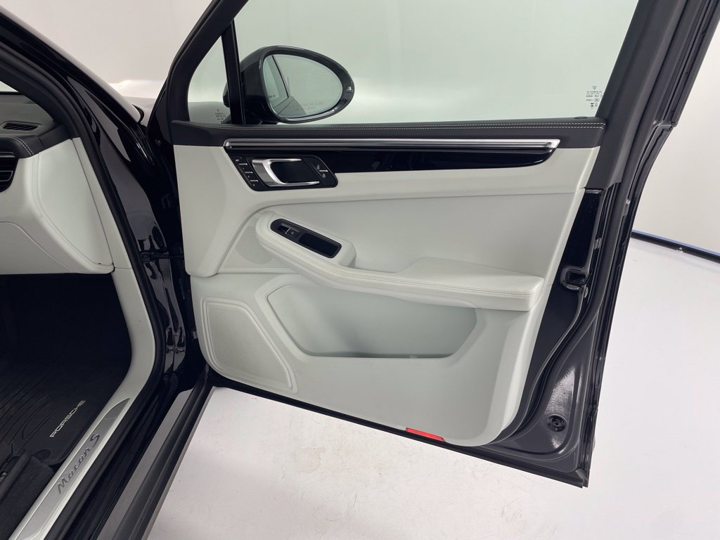 Used 2023 Porsche Macan S AWD/4WD image 23