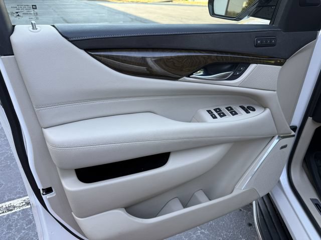 Used 2018 Cadillac Escalade Luxury RWD image 13