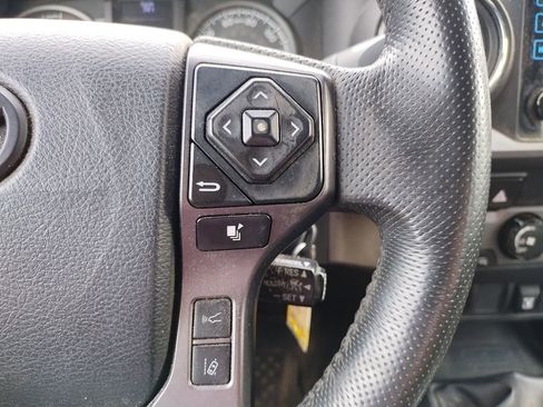 Used 2019 Toyota Tacoma TRD Off-Road AWD/4WD image 19