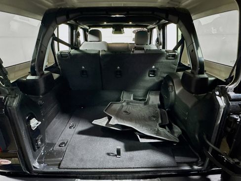 Used 2025 Jeep Wrangler Unlimited Sahara image 26