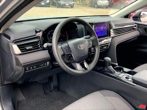 Used 2025 Toyota Camry LE w/ Convenience Package image 17