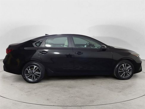 Used 2023 Kia Forte LXS w/ LXS Technology Package image 6
