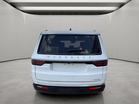 Used 2024 Jeep Wagoneer Series II w/ Flexible Seating Group RWD image 4