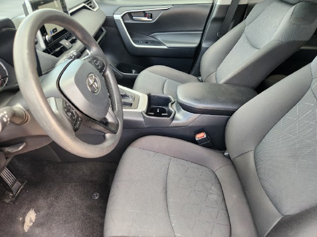 Used 2025 Toyota RAV4 XLE AWD/4WD image 12