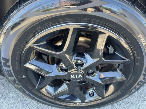 Used 2021 Kia Soul S FWD image 4