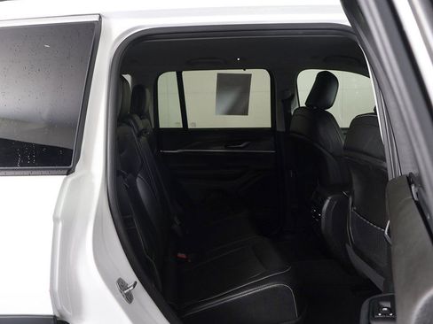 Used 2023 Jeep Grand Cherokee Limited w/ Luxury Tech Group II AWD/4WD image 33
