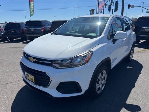 Used 2017 Chevrolet Trax LS FWD image 4