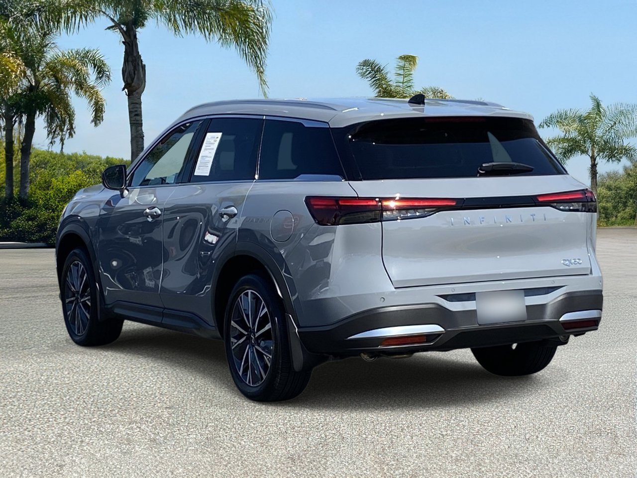 Certified 2027 INFINITI QX60 Luxe w/ Cargo Package FWD image 3