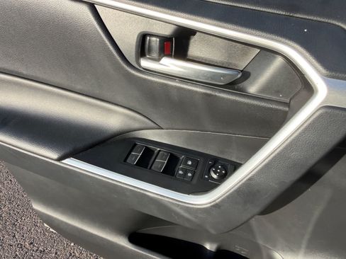Used 2025 Toyota RAV4 XLE FWD image 16