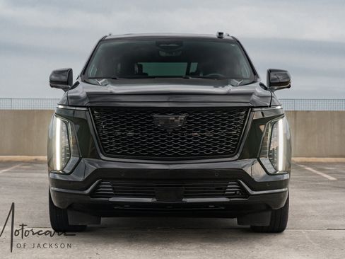 Used 2025 Cadillac Escalade Sport Platinum w/ LPO, ONYX Package AWD/4WD image 8