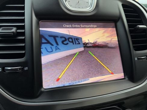 Used 2015 Chrysler 300 Limited w/ Driver Convenience Group image 21