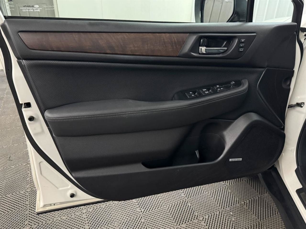 Used 2017 Subaru Outback 2.5i Limited AWD/4WD image 24