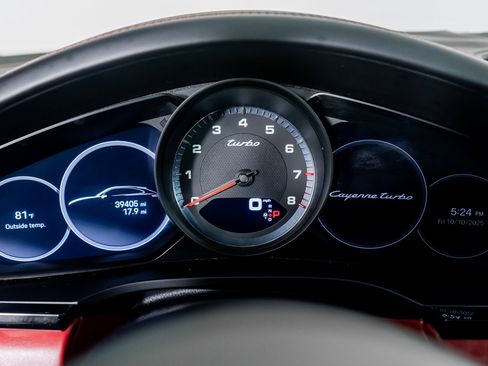Used 2022 Porsche Cayenne Turbo image 41