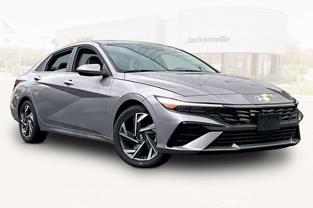 Used 2025 Hyundai Elantra Limited FWD image 3