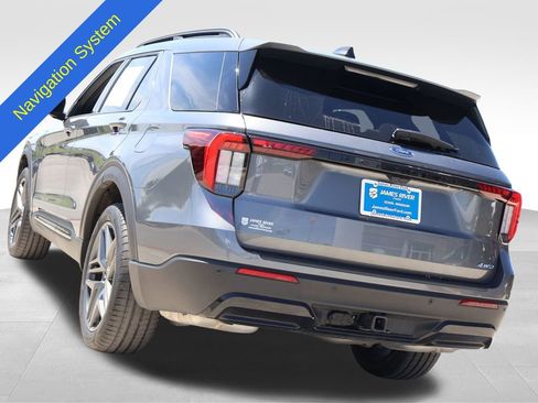 Used 2025 Ford Explorer ST-Line w/ ST-Line Street Pack AWD/4WD image 3