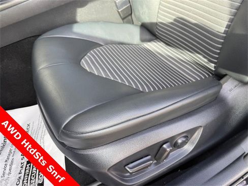 Used 2023 Toyota Camry SE w/ Cold Weather Package image 17