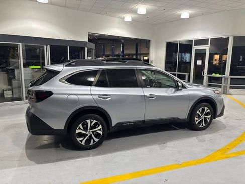 Used 2022 Subaru Outback Limited AWD/4WD image 9