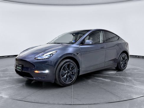 Used 2024 Tesla Model Y Long Range AWD/4WD image 1