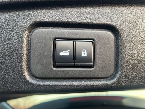 Certified 2025 Nissan Pathfinder SV image 15