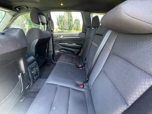 Used 2018 Jeep Grand Cherokee Laredo AWD/4WD image 18