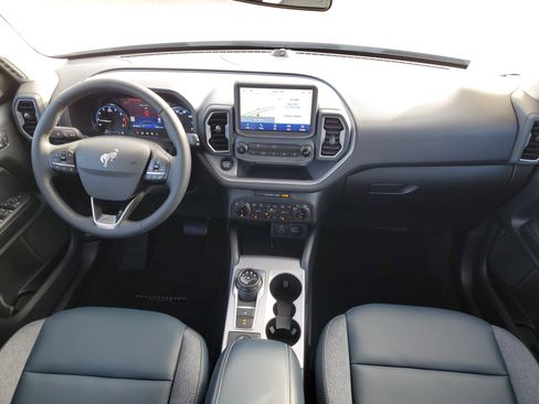 Used 2024 Ford Bronco Sport Outer Banks w/ Tech Package image 9