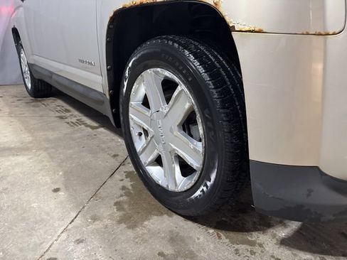 Used 2010 GMC Terrain SLE AWD/4WD image 20