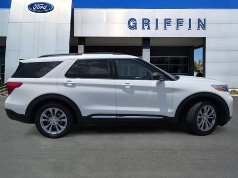 Used 2021 Ford Explorer XLT w/ Equipment Group 202A RWD image 3