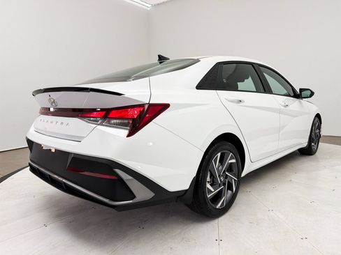 Used 2025 Hyundai Elantra Sport FWD image 14