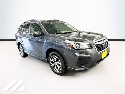 Used 2020 Subaru Forester Premium AWD/4WD image 3