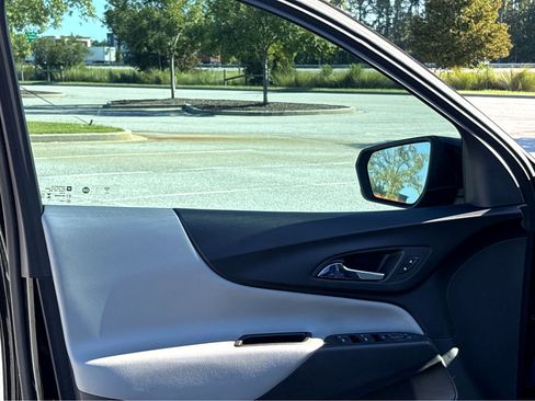 Used 2023 Chevrolet Equinox LS w/ Midnight Edition image 10