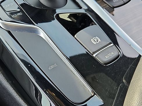 Used 2018 BMW 530e RWD image 25
