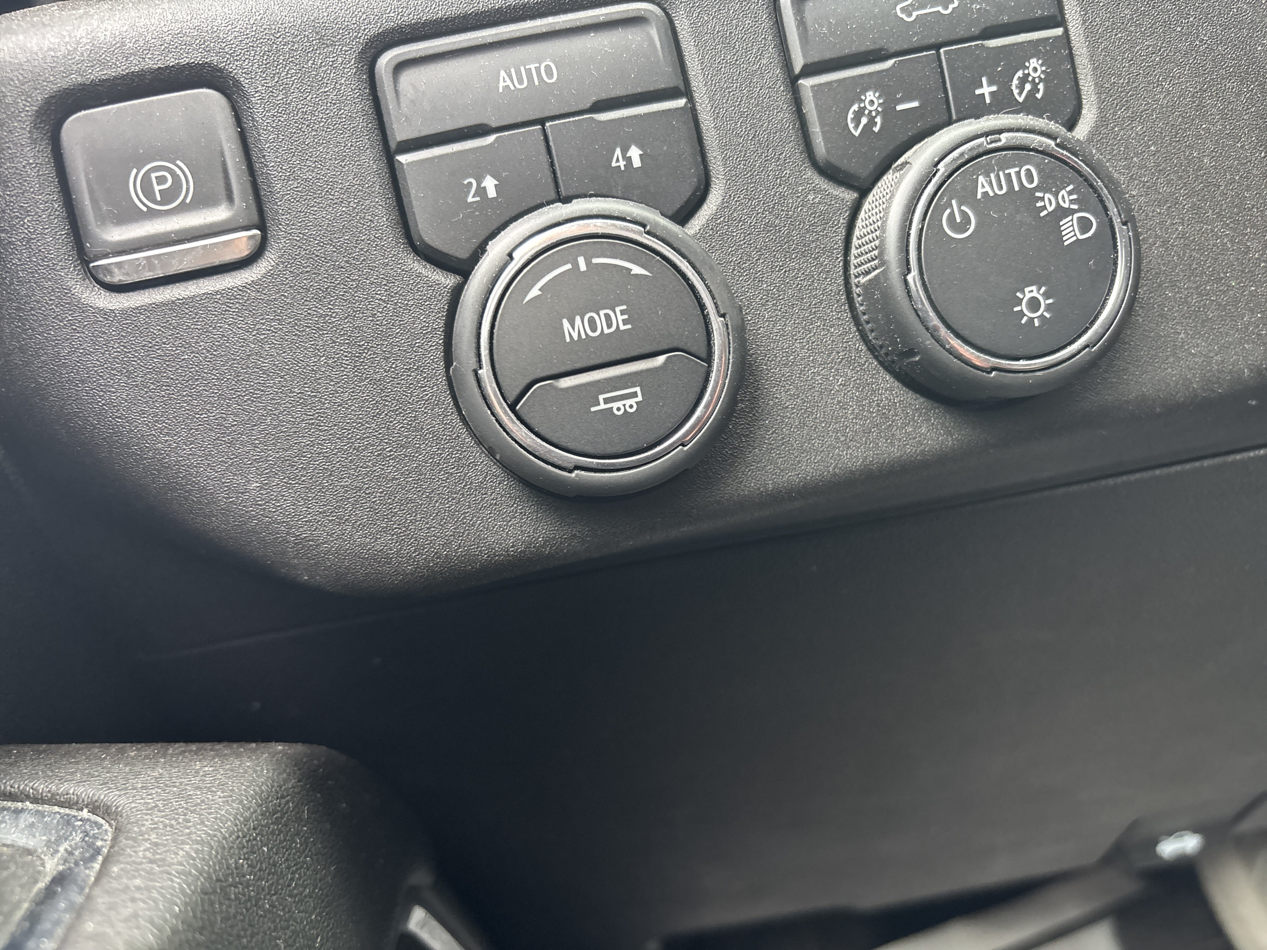 Used 2024 Chevrolet Silverado 1500 LT AWD/4WD image 21