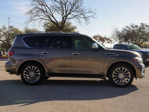 Used 2017 INFINITI QX80 4WD w/ Deluxe Technology Package image 8