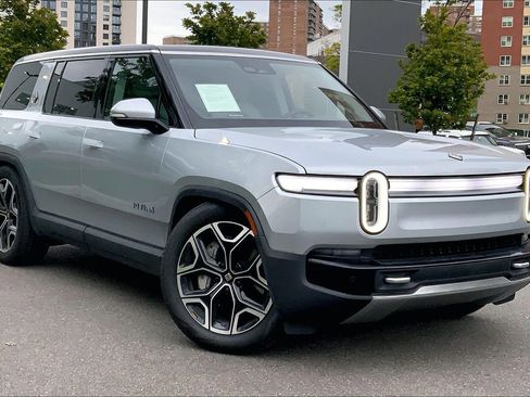 Used 2025 Rivian R1S Adventure AWD/4WD image 7