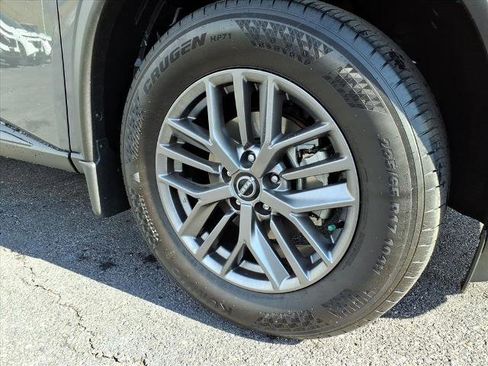 Used 2025 Nissan Rogue S AWD/4WD image 3