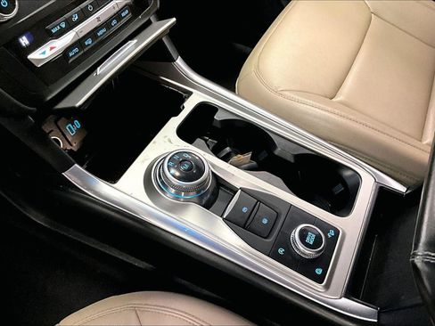 Used 2020 Ford Explorer XLT w/ Equipment Group 202A image 16